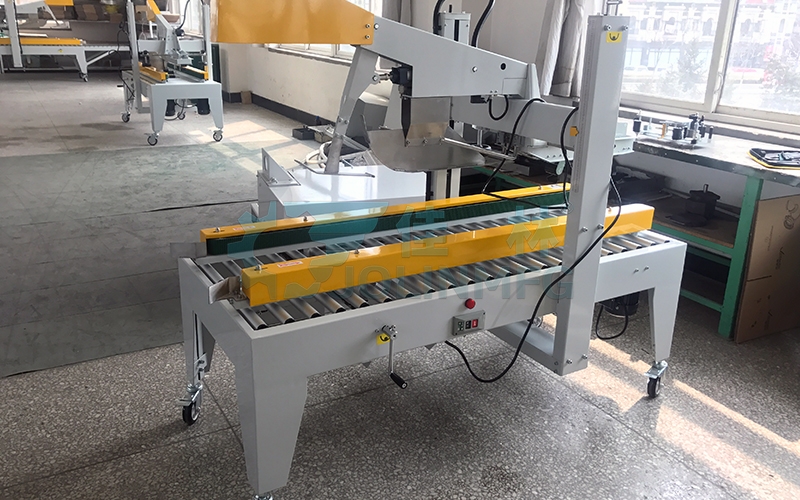 自動折蓋封箱機